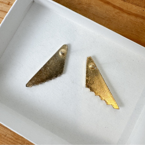 Vintage Golden Fan Earrings - Picture 3 of 4